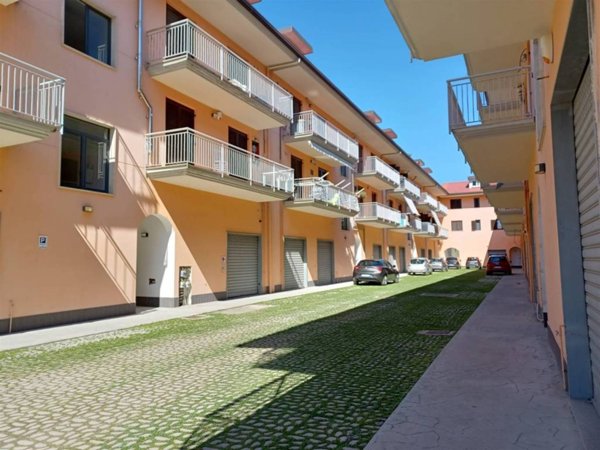 negozio in vendita a Montecorvino Pugliano in zona Pagliarone