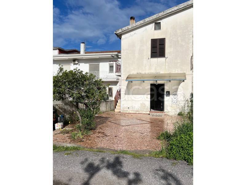 casa indipendente in vendita a Montecorvino Pugliano in zona Bivio Pratole