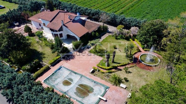 villa in vendita a Montecorvino Pugliano