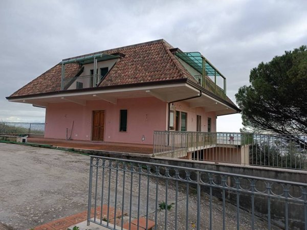casa indipendente in vendita a Montecorvino Pugliano in zona Santa Tecla