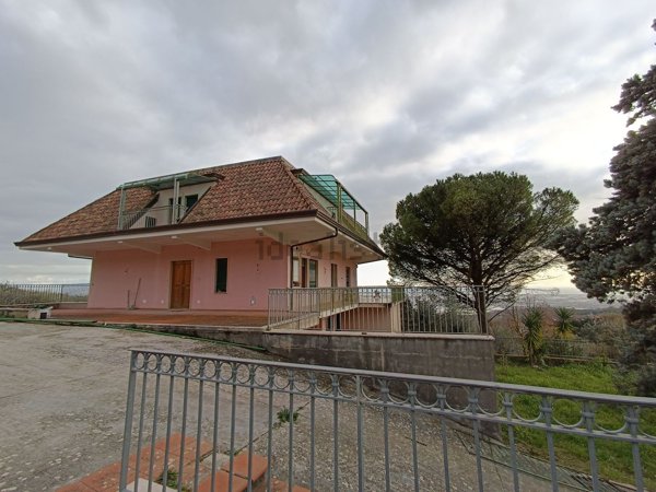 casa indipendente in vendita a Montecorvino Pugliano in zona Santa Tecla