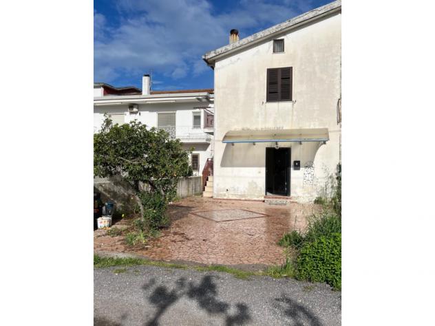 casa indipendente in vendita a Montecorvino Pugliano in zona Bivio Pratole