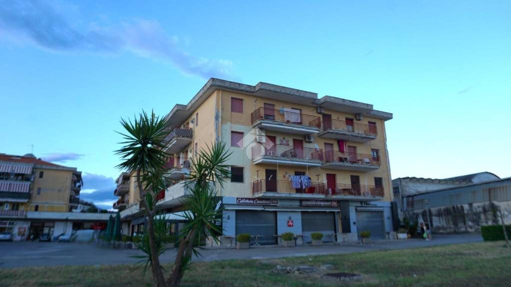locale commerciale in vendita a Montecorvino Pugliano in zona Pagliarone