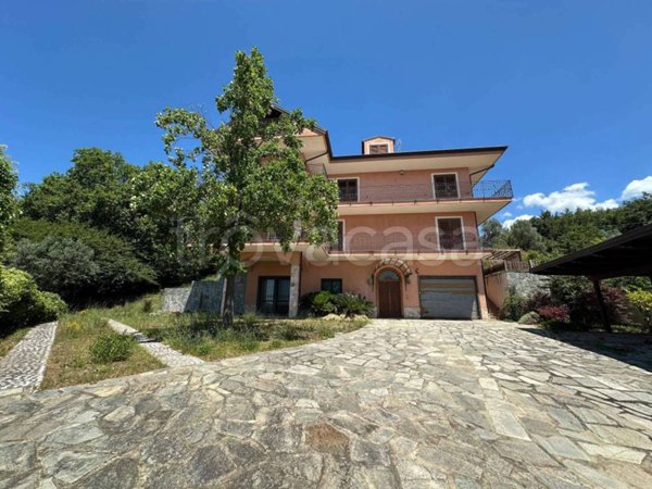 casa indipendente in vendita a Montecorvino Pugliano