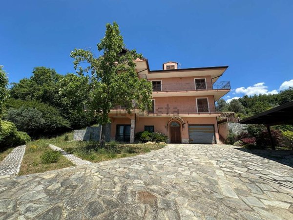 casa indipendente in vendita a Montecorvino Pugliano