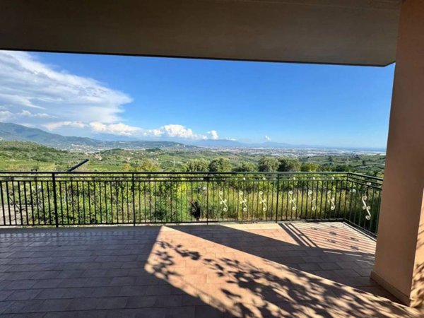 casa indipendente in vendita a Montecorvino Pugliano