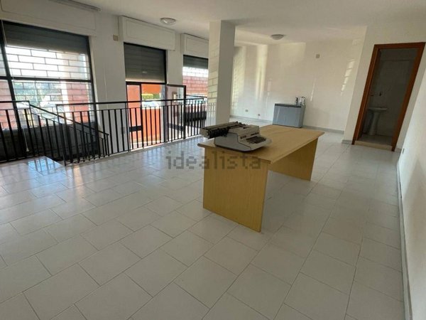 locale commerciale in vendita a Montecorvino Pugliano in zona Bivio Pratole