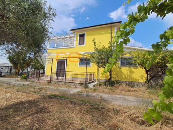 casa indipendente in vendita a Montecorvino Pugliano in zona Bivio Pratole