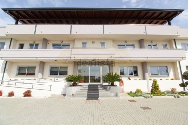 capannone in vendita a Montecorvino Pugliano