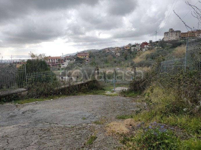 locale commerciale in vendita a Montecorvino Pugliano