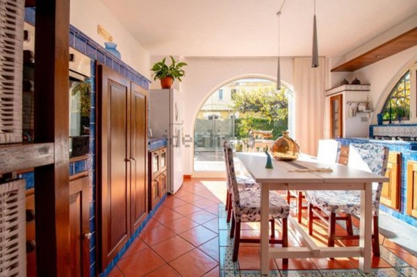 casa indipendente in vendita a Montecorvino Pugliano in zona Bivio Pratole