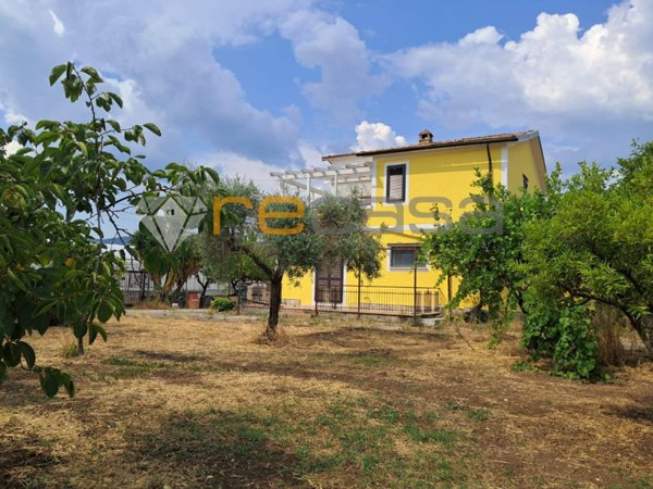 casa indipendente in vendita a Montecorvino Pugliano in zona Bivio Pratole