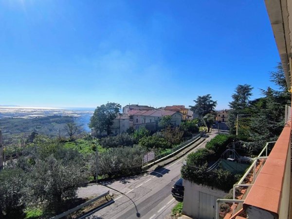 casa indipendente in vendita a Montecorvino Pugliano in zona Torello