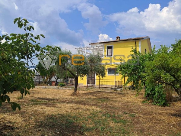 casa indipendente in vendita a Montecorvino Pugliano in zona Bivio Pratole