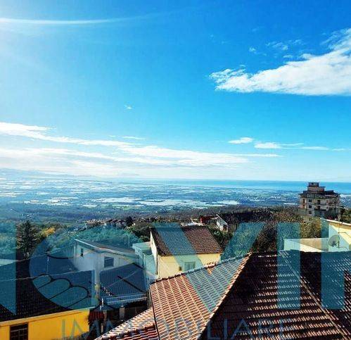 intera palazzina in vendita a Montecorvino Pugliano in zona Santa Tecla