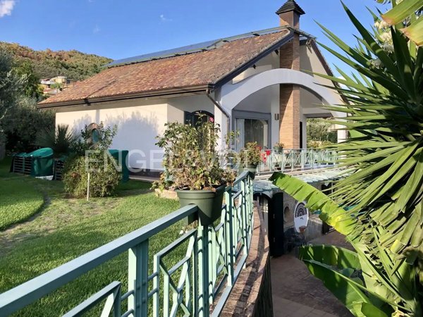 casa indipendente in vendita a Montecorvino Pugliano