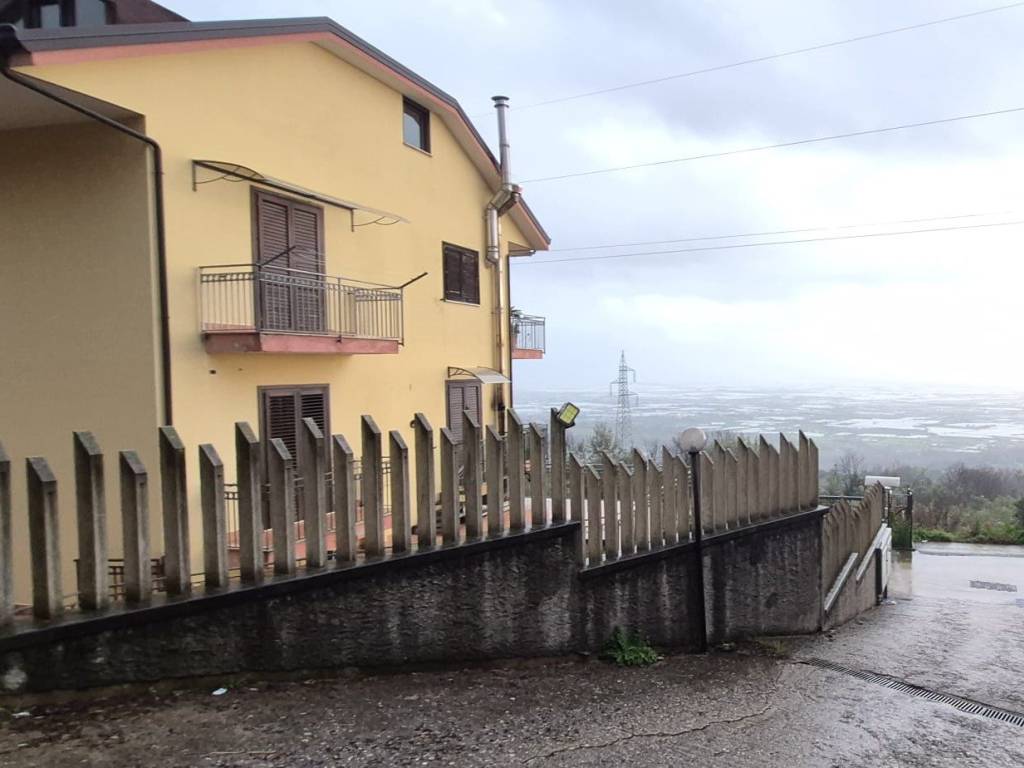 locale commerciale in vendita a Montecorvino Pugliano in zona Santa Tecla