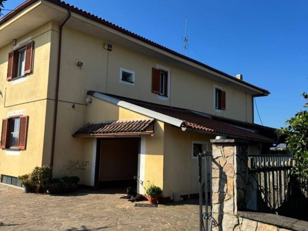 casa indipendente in vendita a Montecorvino Pugliano