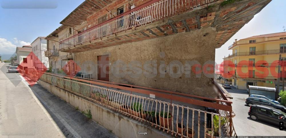 locale commerciale in vendita a Montecorvino Pugliano