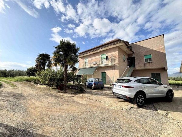 casa indipendente in vendita a Montecorvino Pugliano