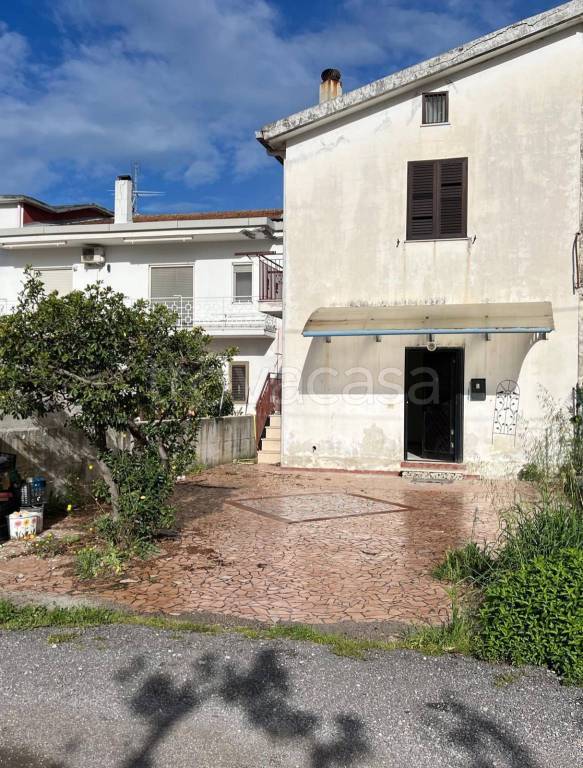 casa indipendente in vendita a Montecorvino Pugliano in zona Bivio Pratole