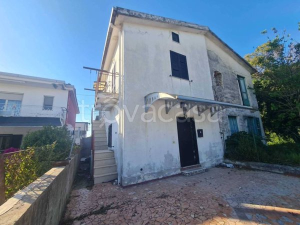 casa indipendente in vendita a Montecorvino Pugliano in zona Bivio Pratole