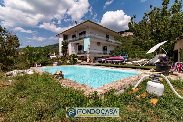 casa indipendente in vendita a Montecorvino Pugliano in zona Torello