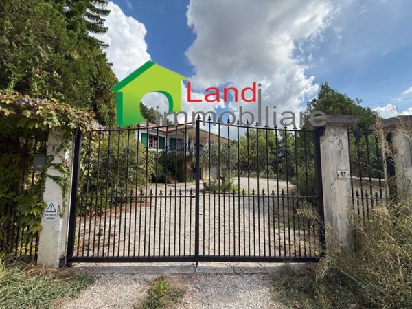 casa indipendente in vendita a Montecorvino Pugliano