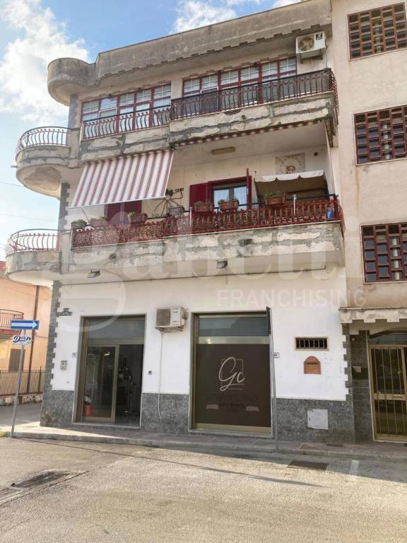 negozio in vendita a Montecorvino Rovella in zona Macchia