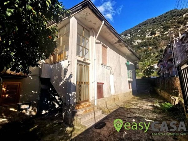 casa indipendente in vendita a Montecorvino Rovella in zona Gauro