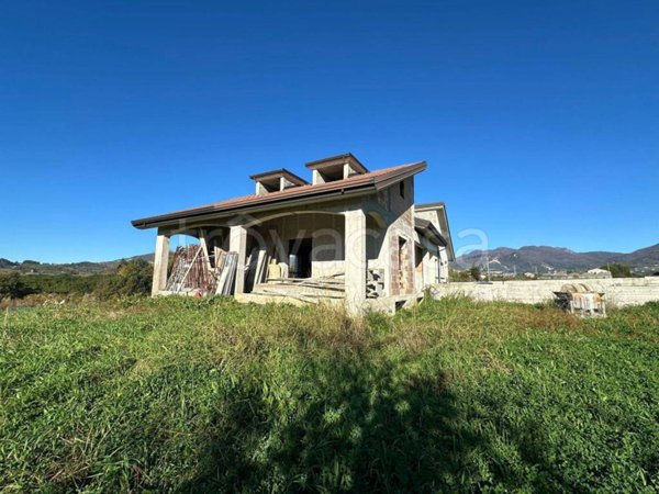 casa indipendente in vendita a Montecorvino Rovella in zona Macchia