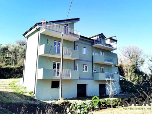 casa indipendente in vendita a Montecorvino Rovella