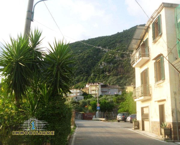 casa indipendente in vendita a Montecorvino Rovella
