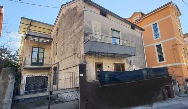 casa semindipendente in vendita a Montecorvino Rovella