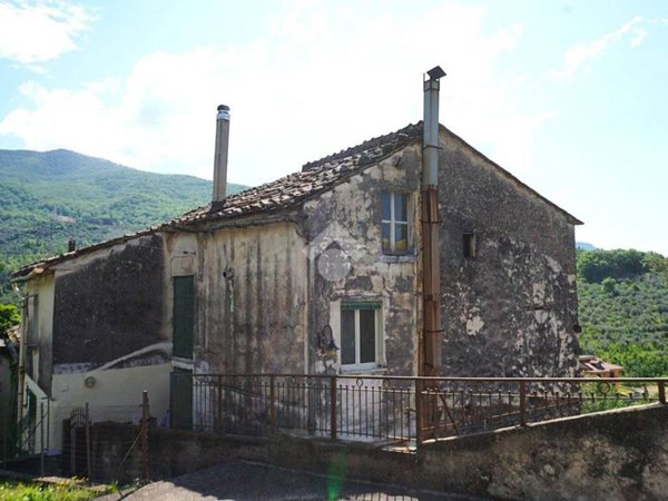 casa indipendente in vendita a Montecorvino Rovella