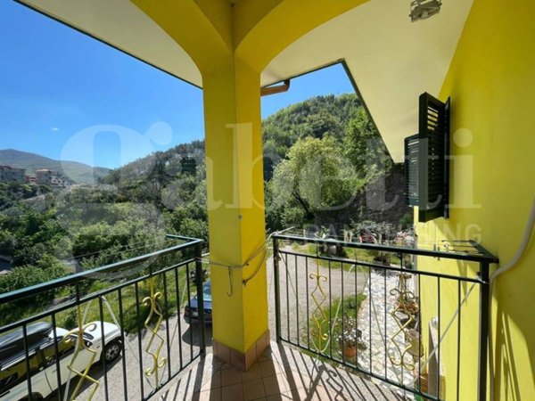 casa indipendente in vendita a Montecorvino Rovella