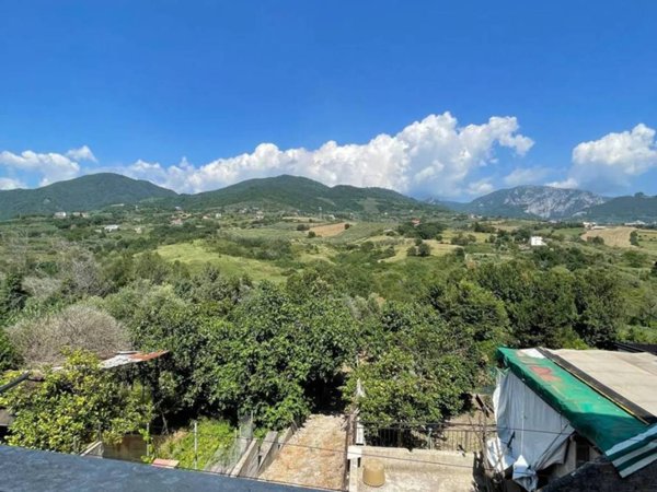 casa indipendente in vendita a Montecorvino Rovella in zona San Martino