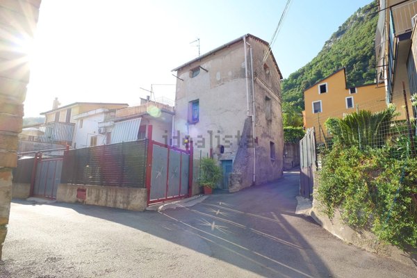 appartamento in vendita a Montecorvino Rovella in zona Gauro