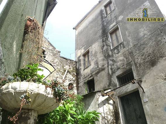 casa indipendente in vendita a Montecorvino Rovella