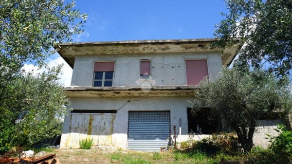 casa indipendente in vendita a Montecorvino Rovella in zona Pezze