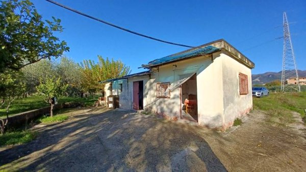 terreno agricolo in vendita a Montecorvino Rovella in zona Macchia