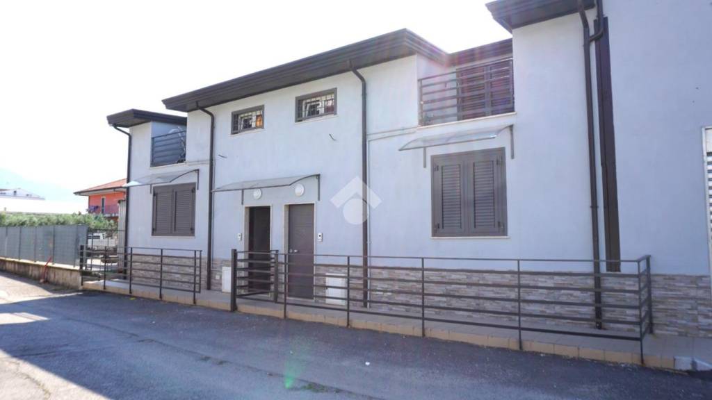 casa indipendente in vendita a Montecorvino Rovella in zona Macchia