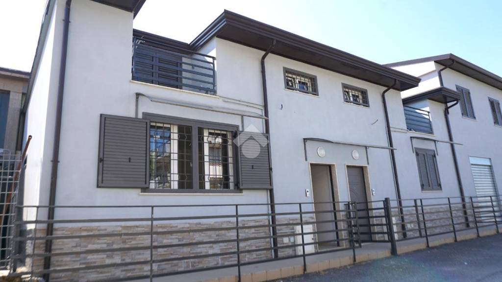 casa indipendente in vendita a Montecorvino Rovella in zona Macchia