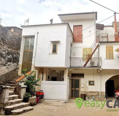 appartamento in vendita a Montecorvino Rovella in zona Gauro