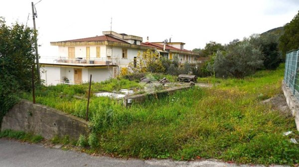 casa indipendente in vendita a Montecorvino Rovella