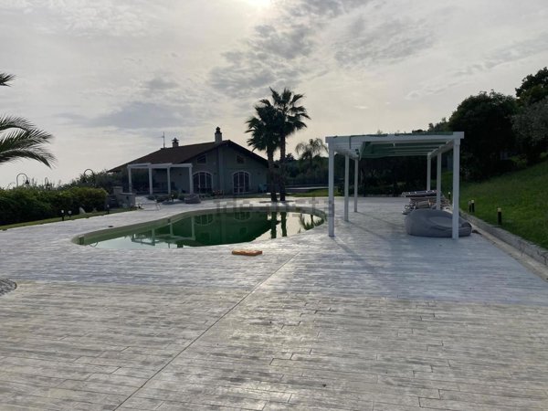 casa indipendente in vendita a Montecorvino Rovella