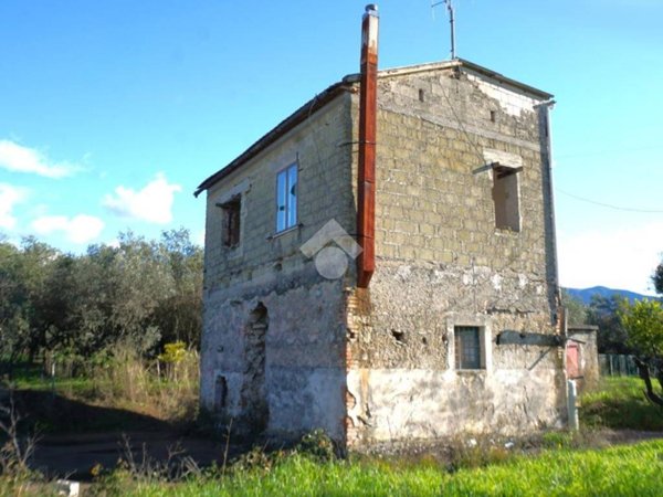 casa indipendente in vendita a Montecorvino Rovella in zona Macchia
