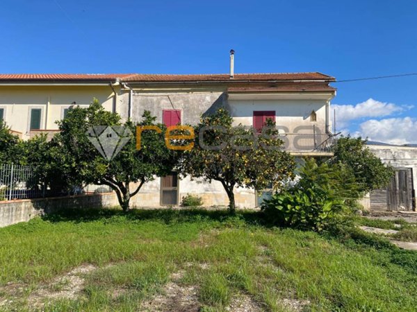 casa indipendente in vendita a Montecorvino Rovella in zona Macchia