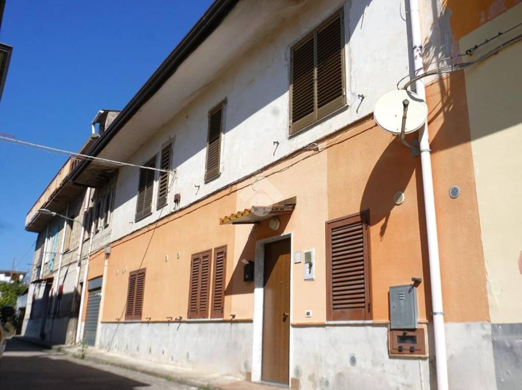 casa indipendente in vendita a Montecorvino Rovella