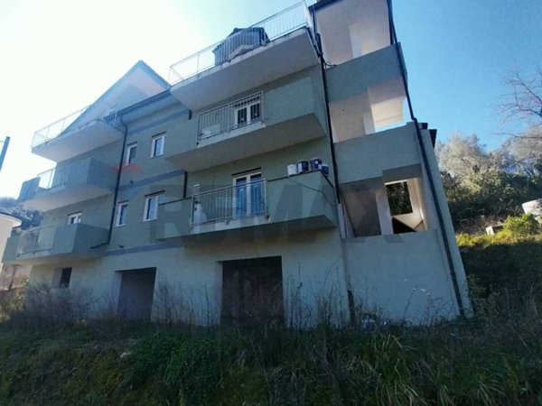 casa indipendente in vendita a Montecorvino Rovella